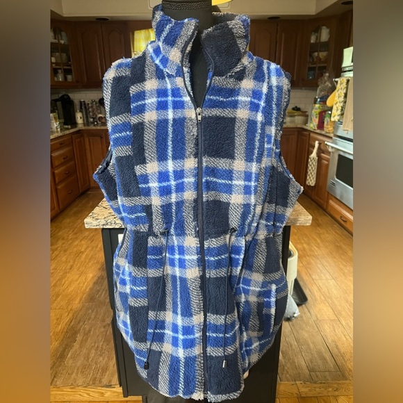 NWT- Architech, Women’s Plaid Fleece Zippered Vest - Picture 1 of 7
